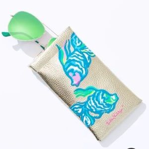 NWT Lilly Pulitzer sunglasses case aqua la vista